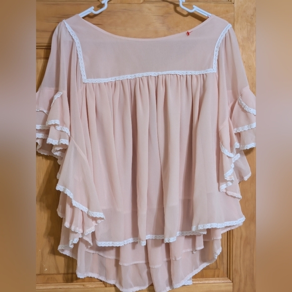 Pink Flutter Sleeve Blouse with Ruffled Details - Picture 4 of 7